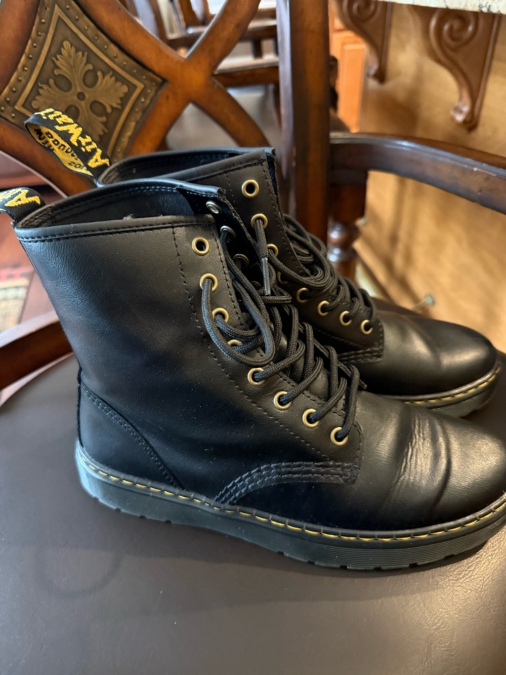 Dr martens size 9 like new